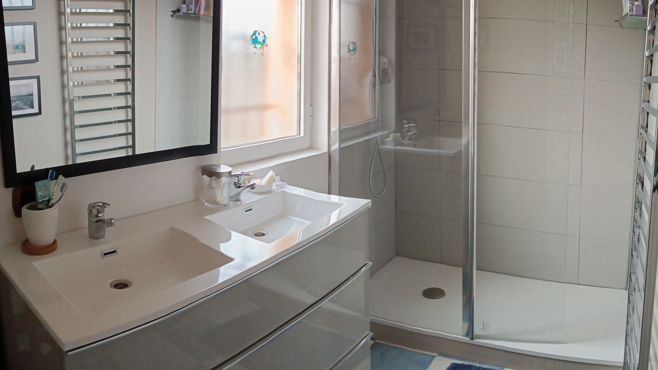 Photo of Bathroom in Brue-Auriac