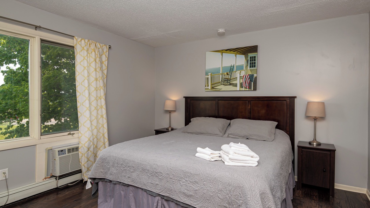 Photo of Bedroom in Acme