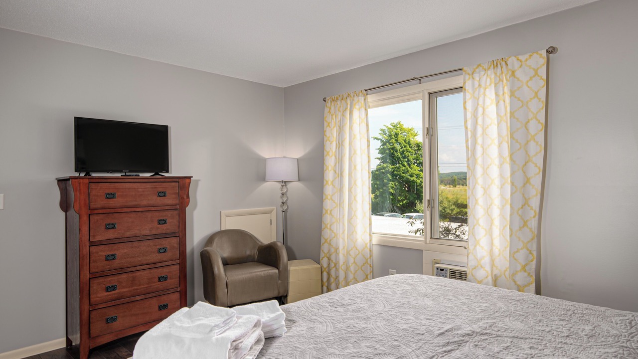 Photo of Bedroom in Acme