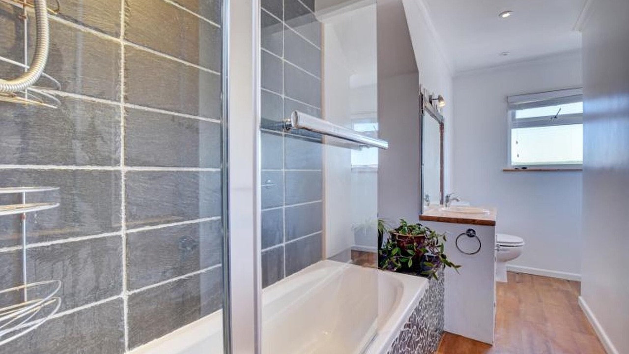Photo of Bathroom in Porthtowan