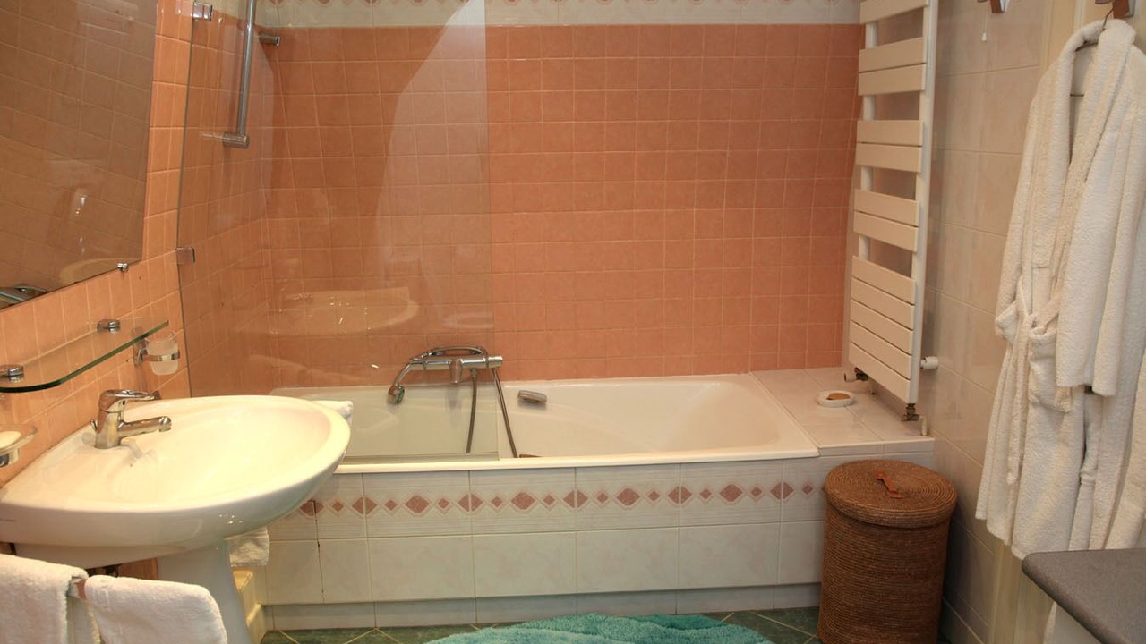 Photo of Bathroom in Savigny-les-Beaune