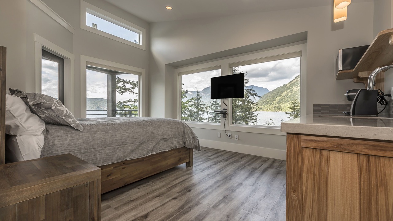Photo of Bedroom in Harrison Hot Springs
