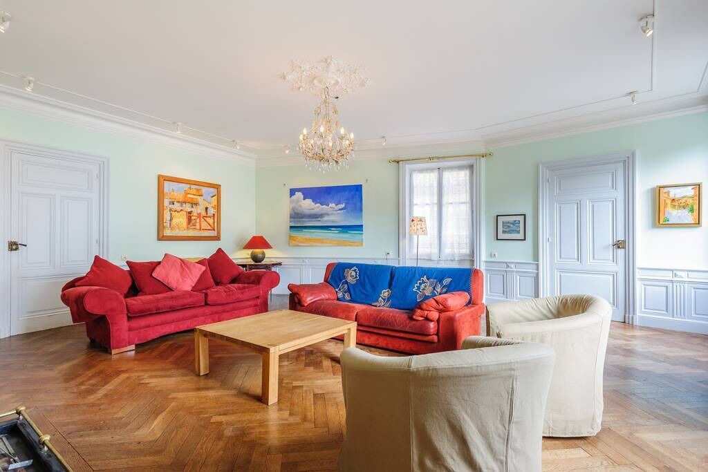 Photo of Livingroom in Moire