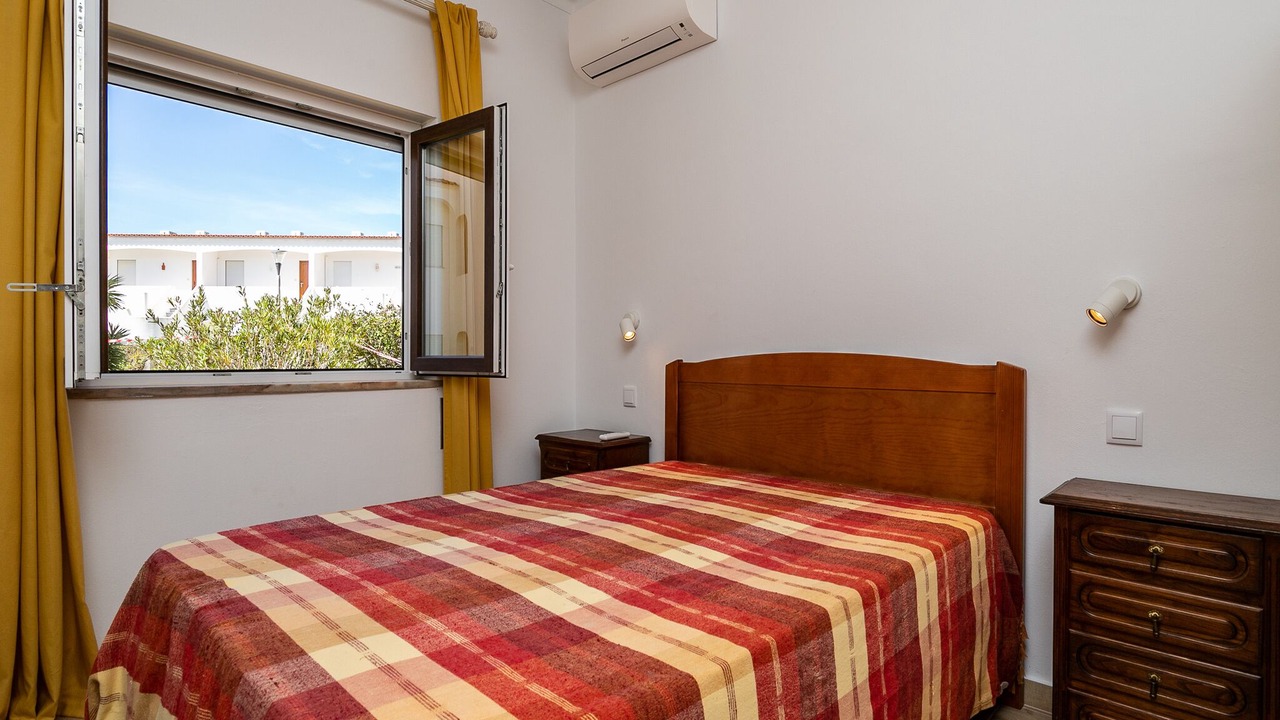 Photo of Bedroom in Alporchinhos