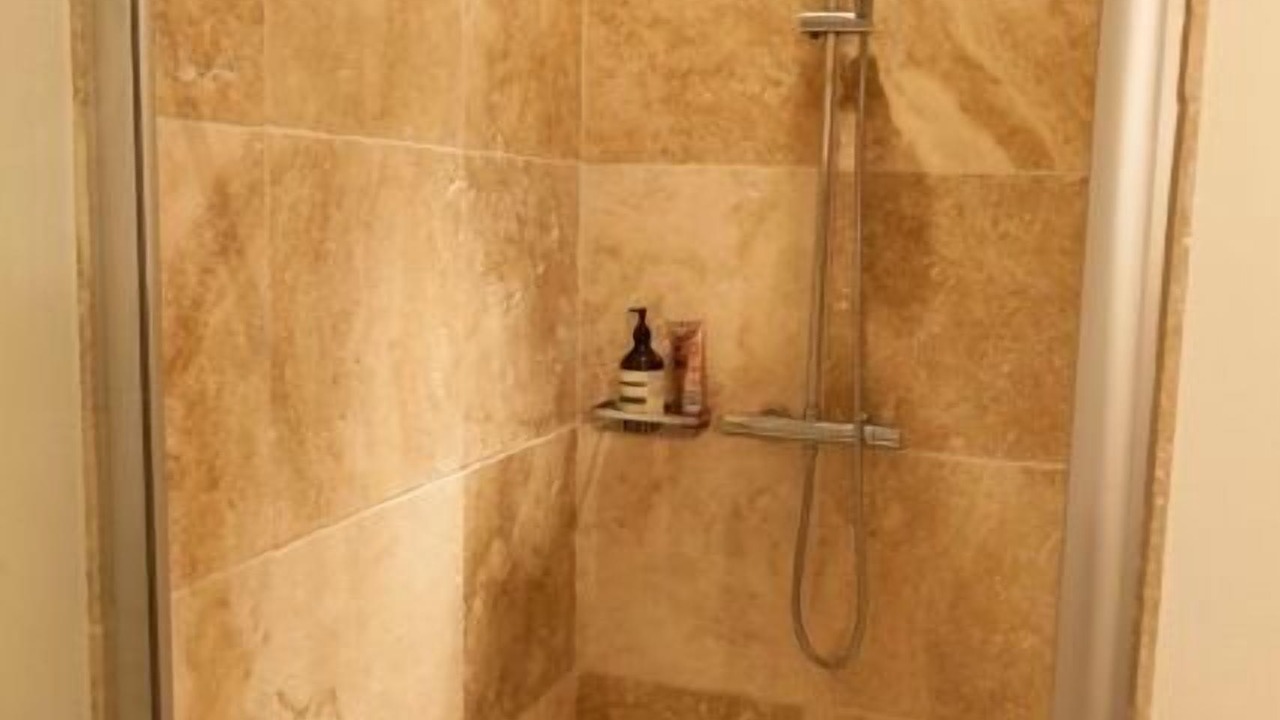 Photo of Bathroom in Pommard