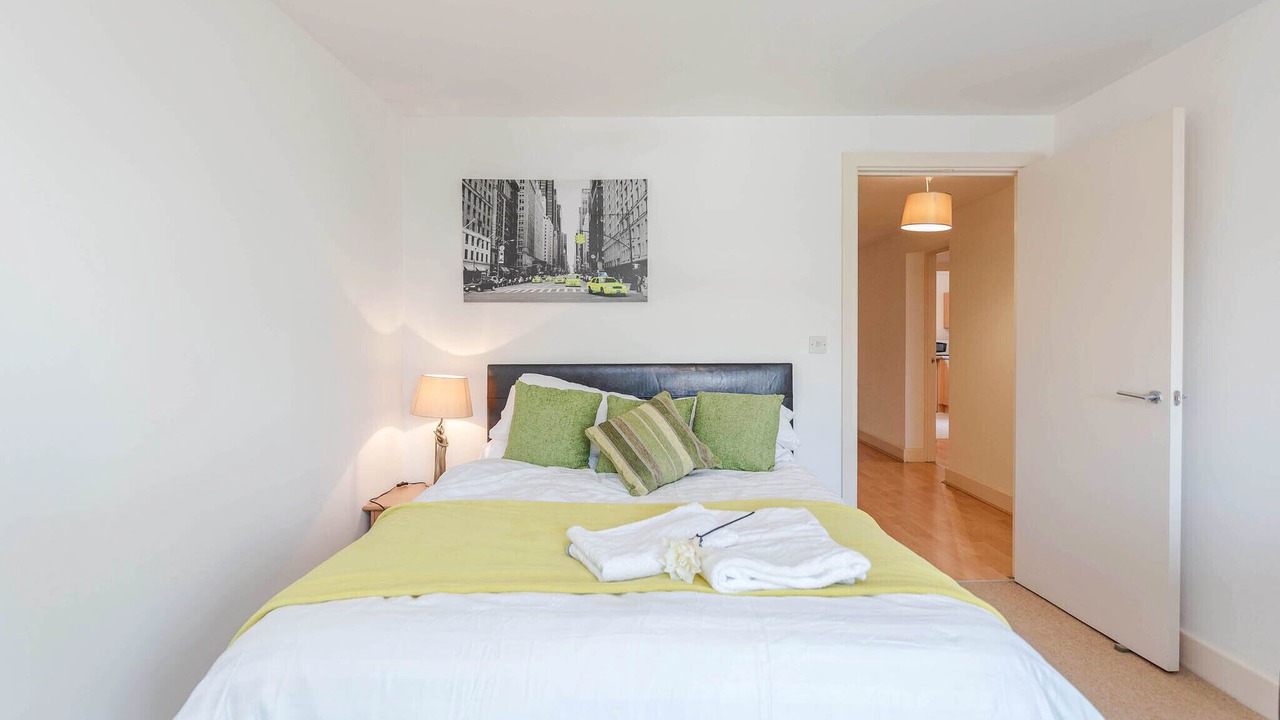 Photo of Bedroom in Island Gardens