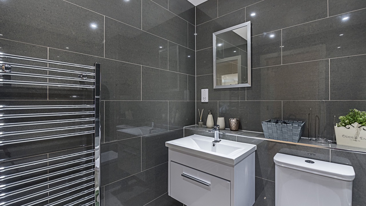 Photo of Bathroom in Island Gardens