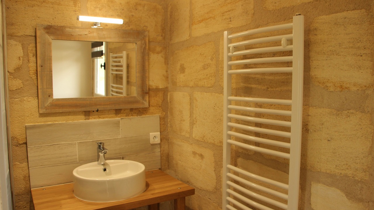 Photo of Bathroom in Langoiran