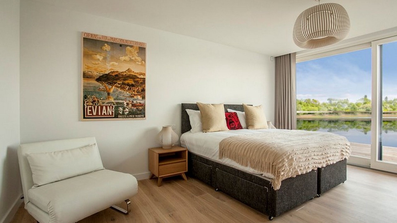 Photo of Bedroom in Lechlade