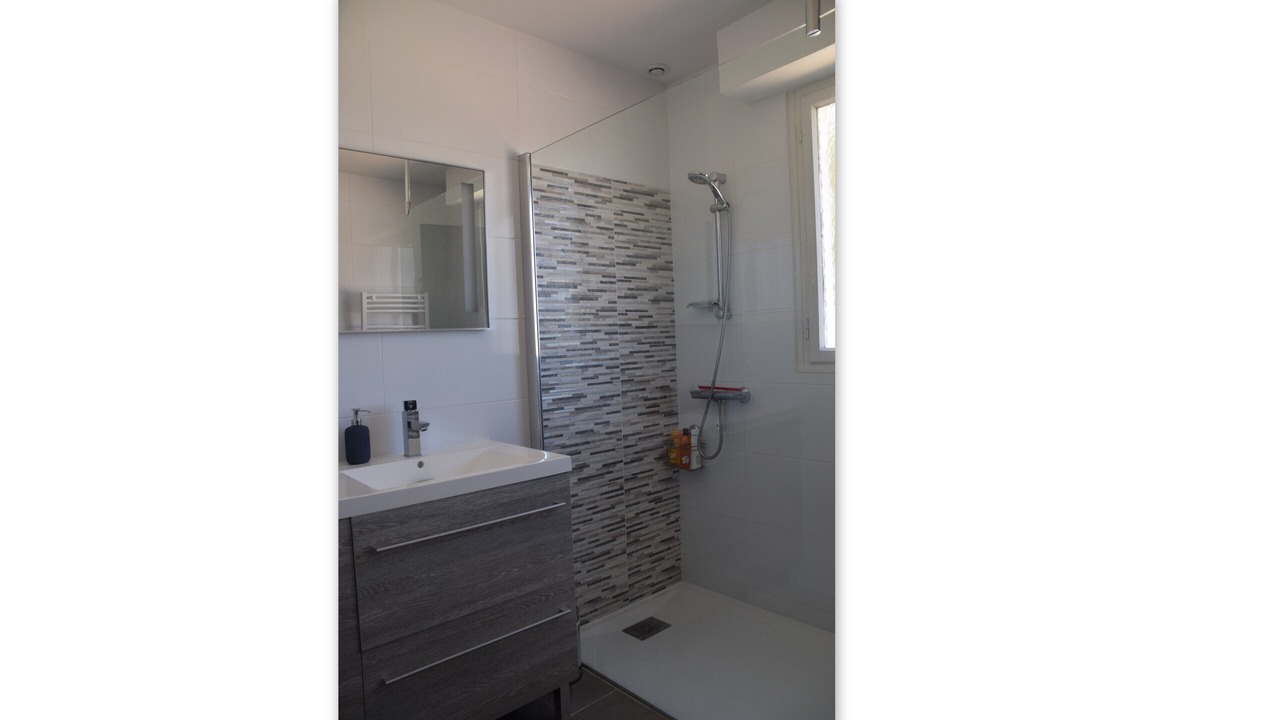 Photo of Bathroom in Plougoulm