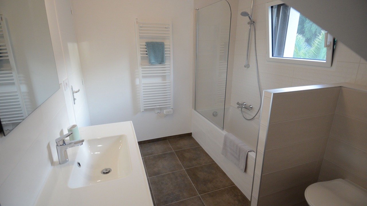 Photo of Bathroom in Tregastel