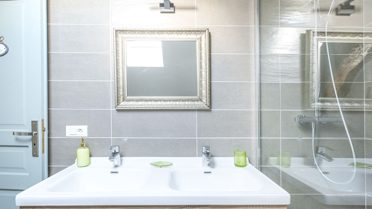 Photo of Bathroom in Corsaint