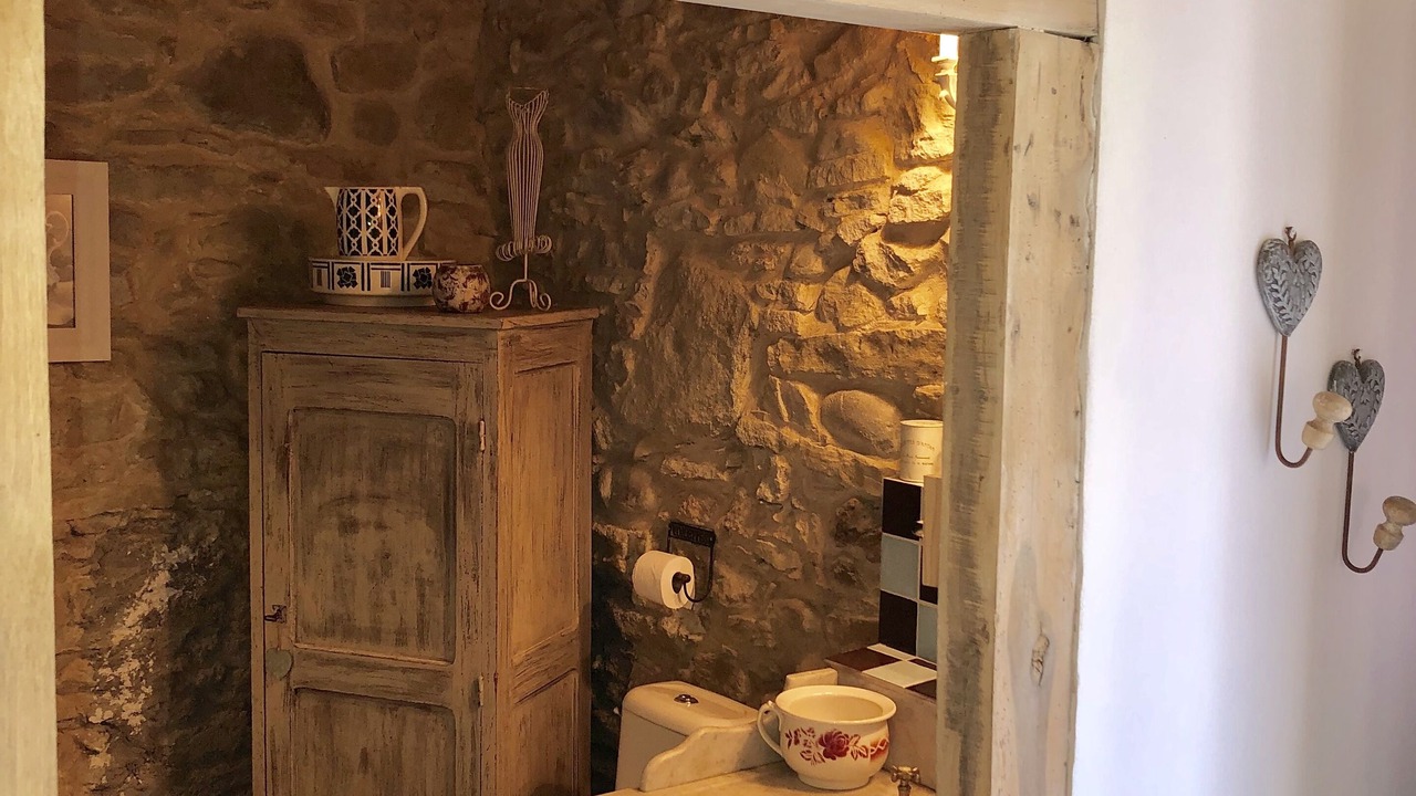 Photo of Bathroom in Courtauly