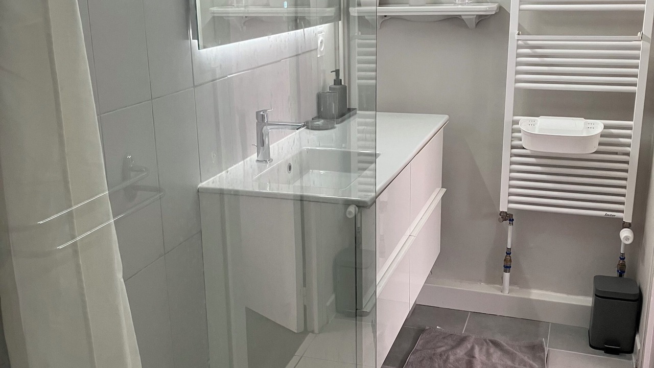 Photo of Bathroom in Biarritz City Centre