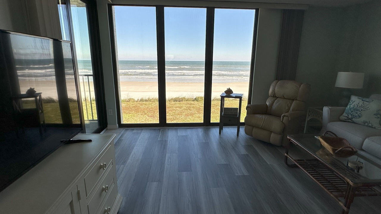 Photo of Livingroom in Crescent Beach