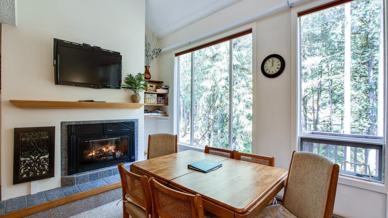 Photo of Livingroom in Glacier