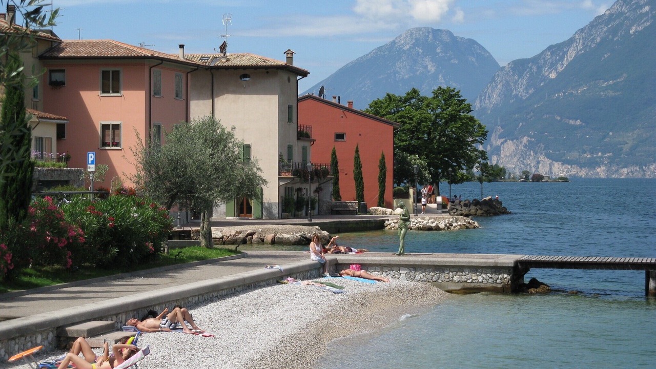 Photo of Others in Cassone