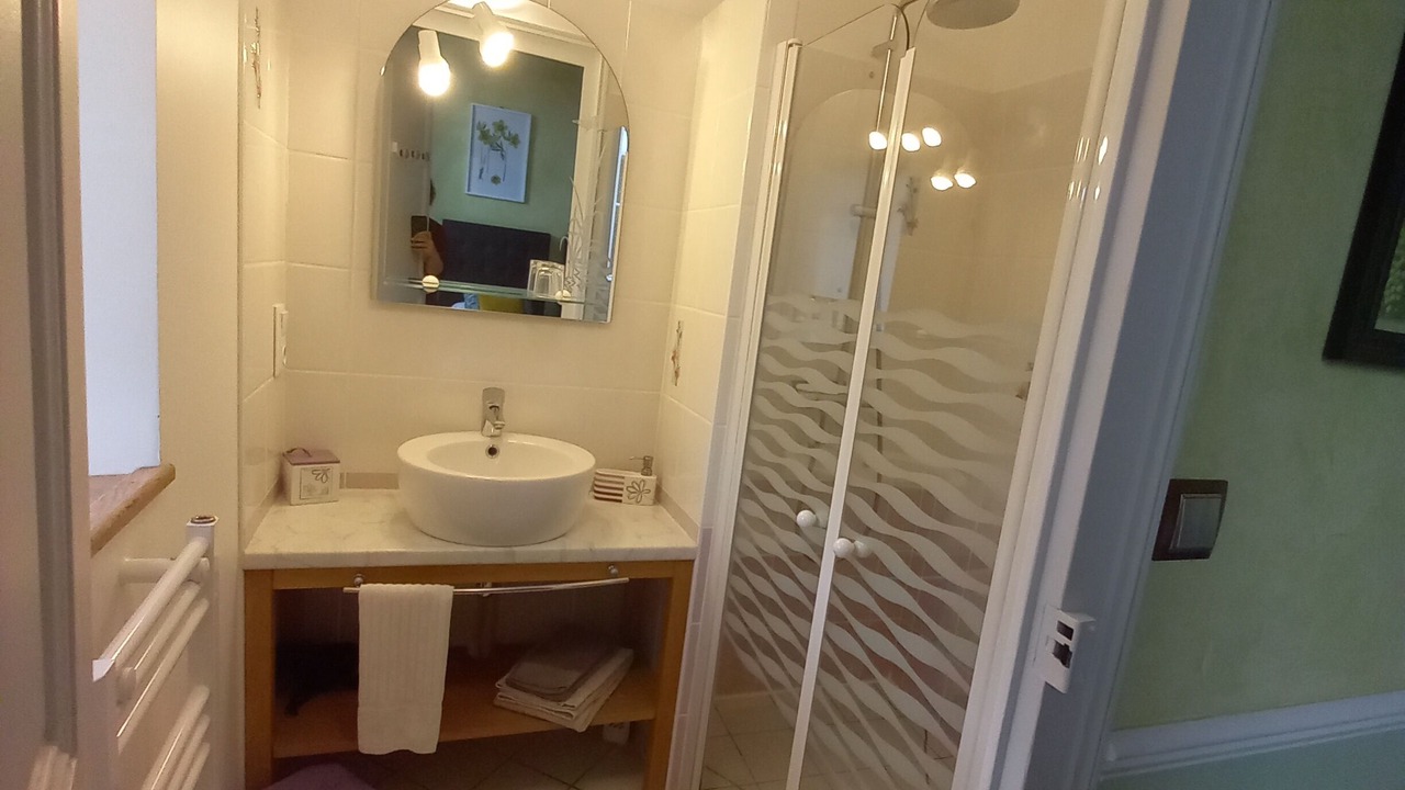 Photo of Bathroom in Bourre