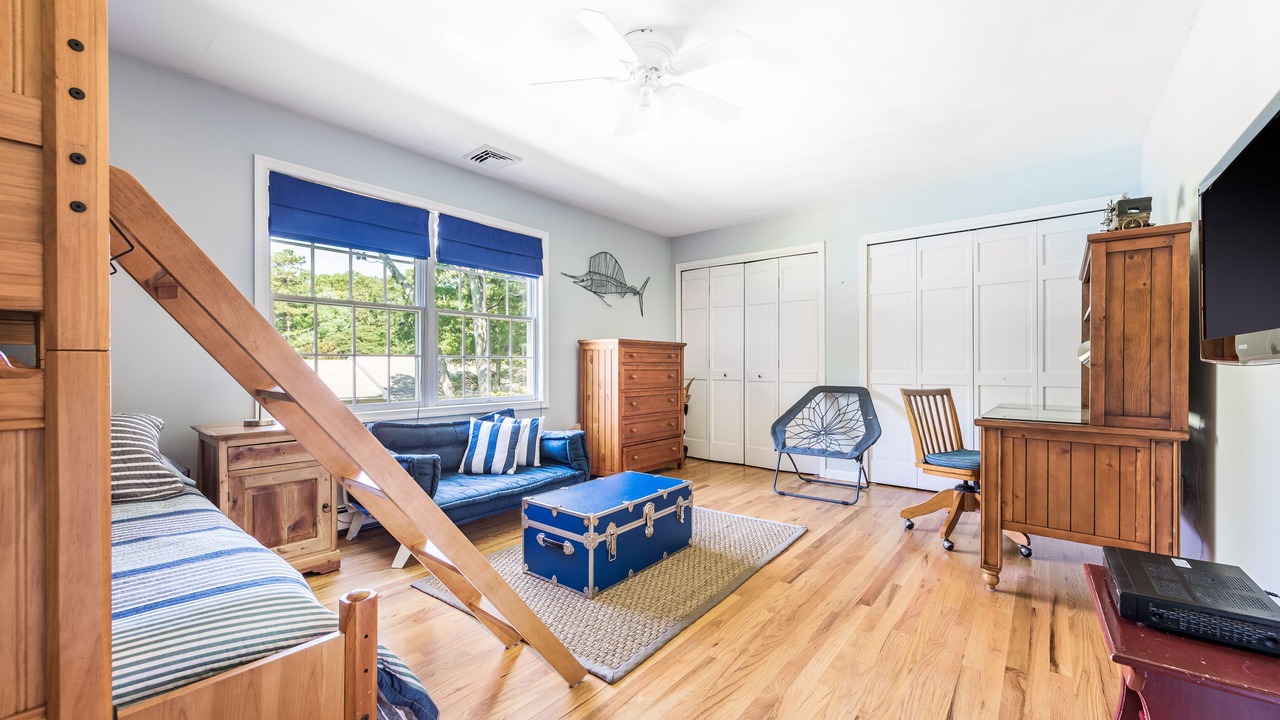 Photo of Livingroom in East Hampton North