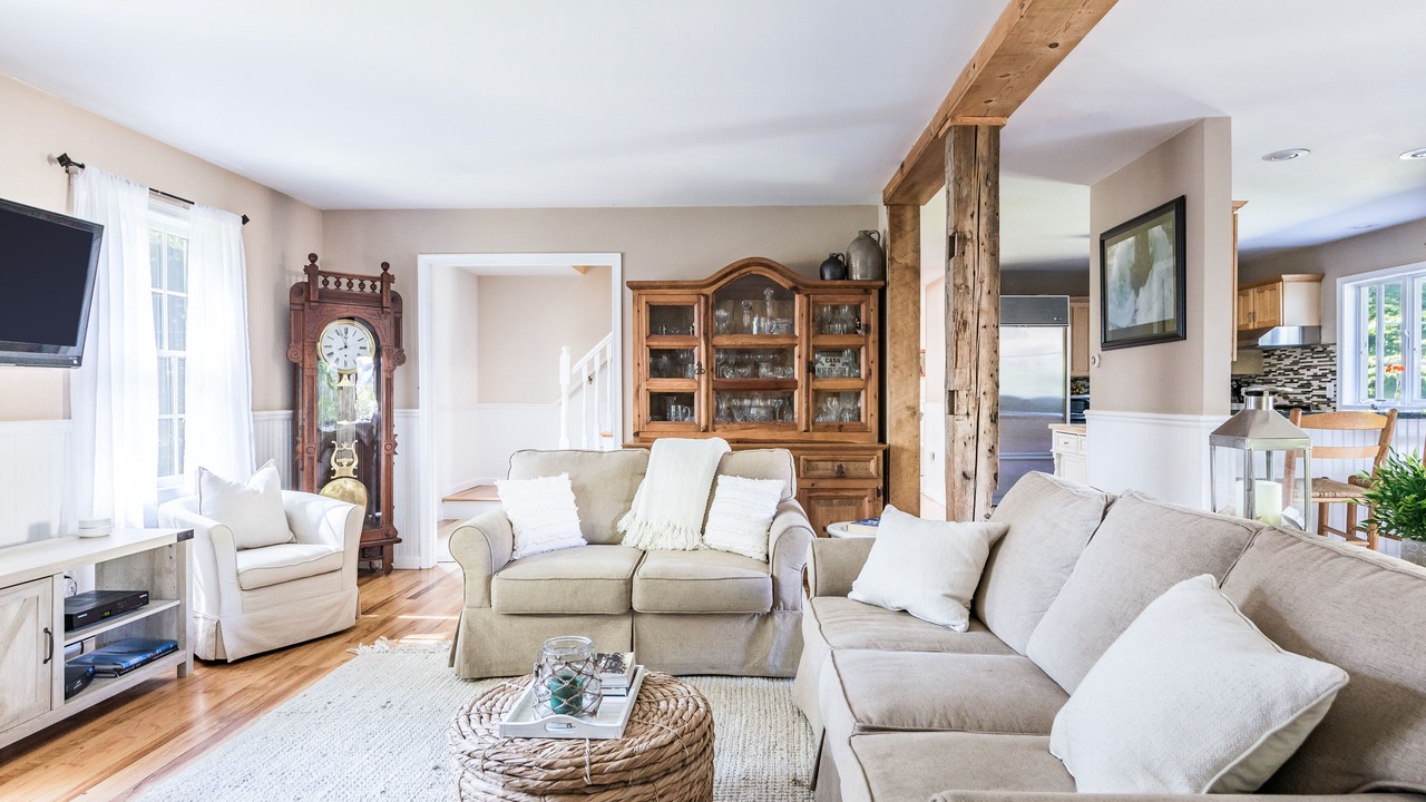Photo of Livingroom in East Hampton North