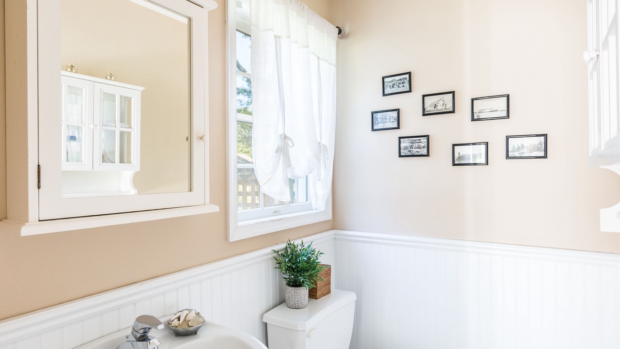 Photo of Bathroom in East Hampton North