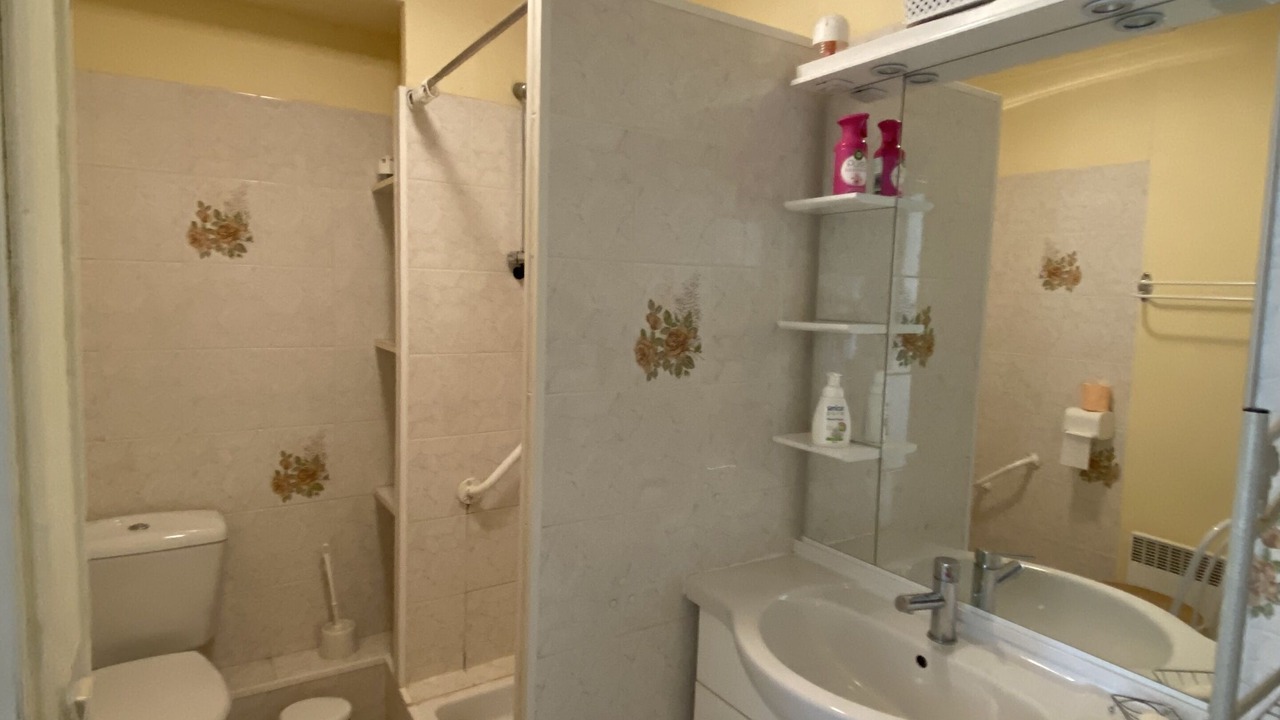 Photo of Bathroom in Lamalou-les-Bains