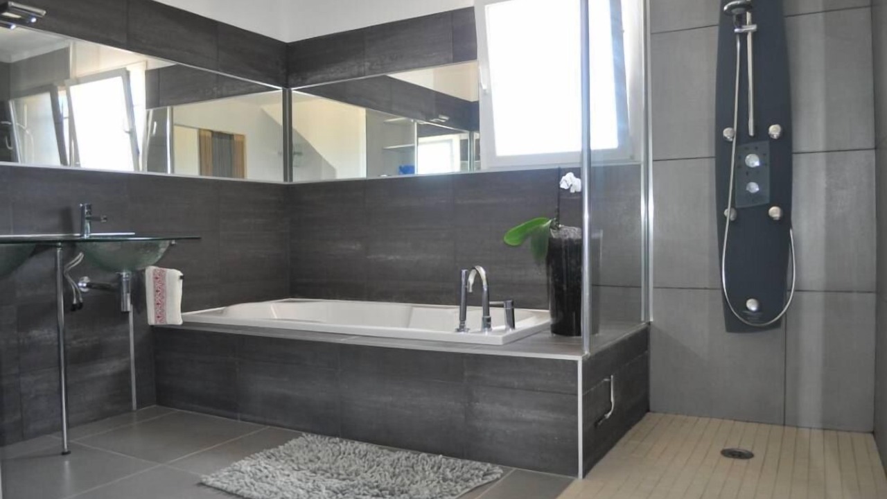 Photo of Bathroom in Figanieres
