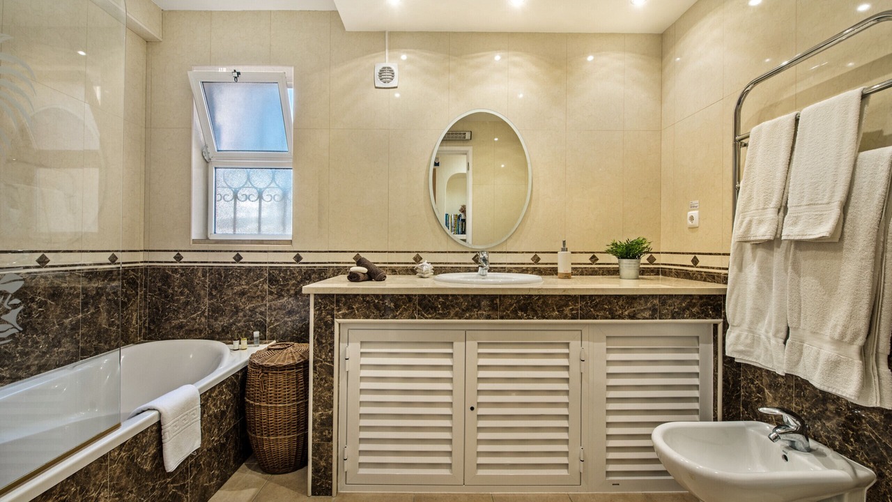 Photo of Bathroom in Guia