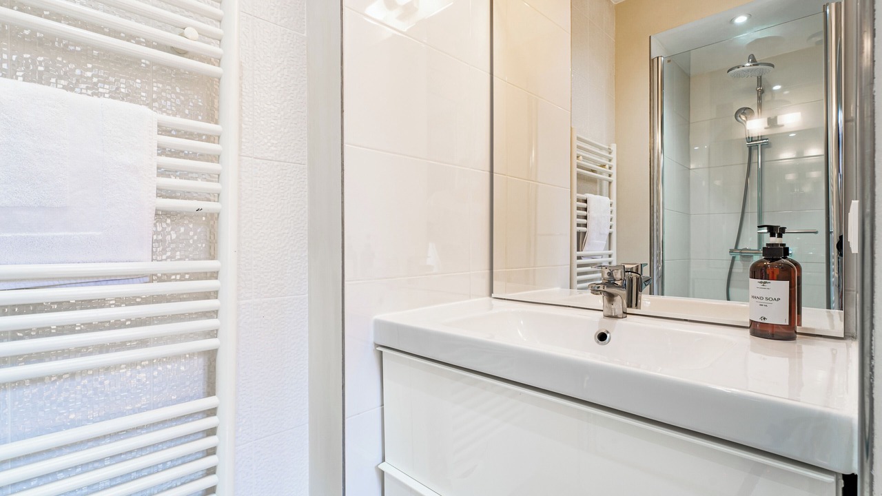 Photo of Bathroom in Hotel de Ville - Quinconces