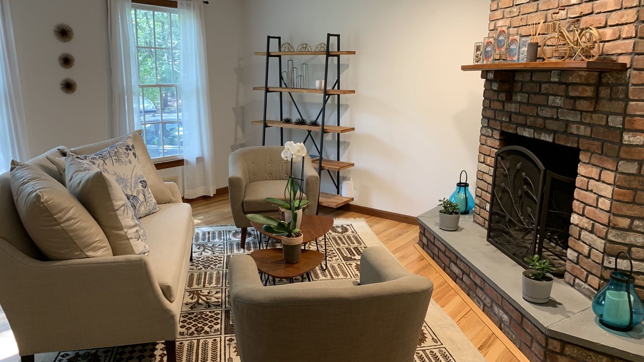 Photo of Livingroom in Hampton Bays