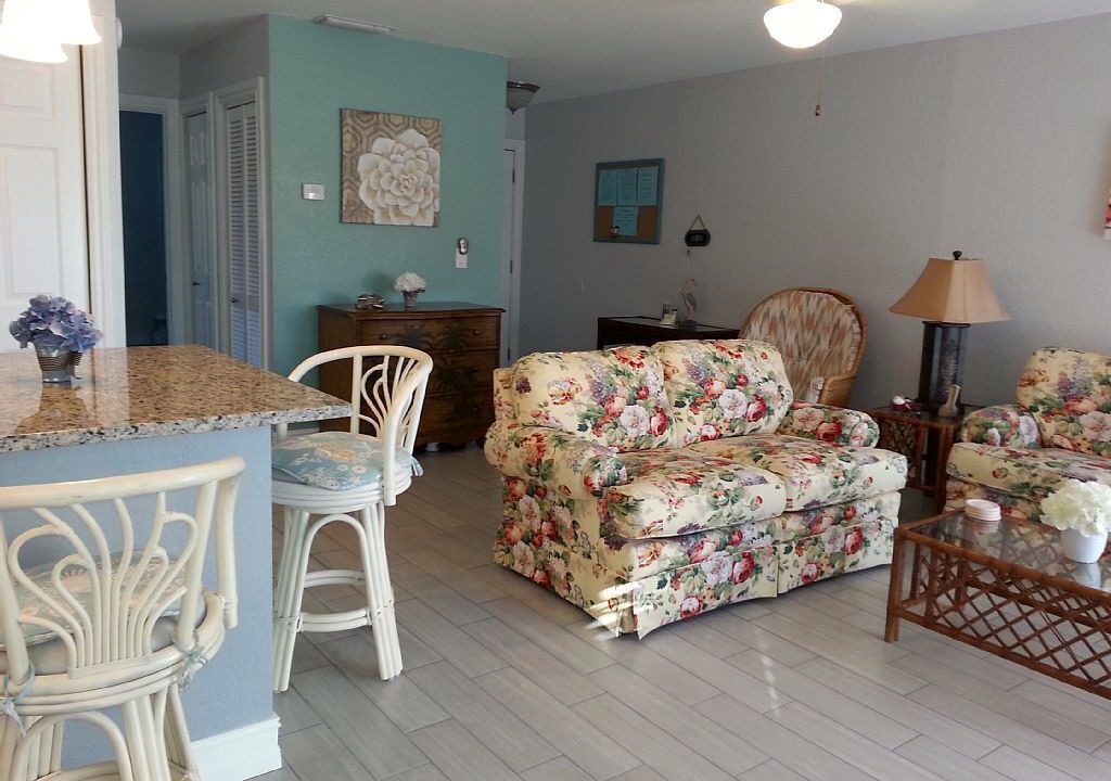 Photo of Livingroom in Gulf Gate Estates