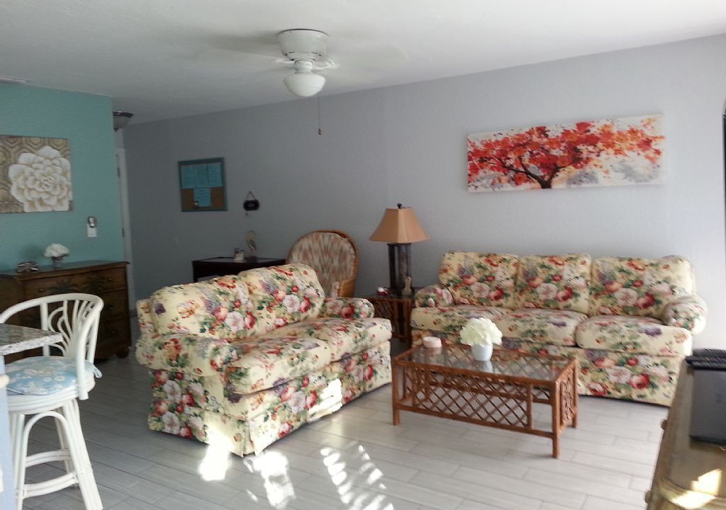 Photo of Livingroom in Gulf Gate Estates
