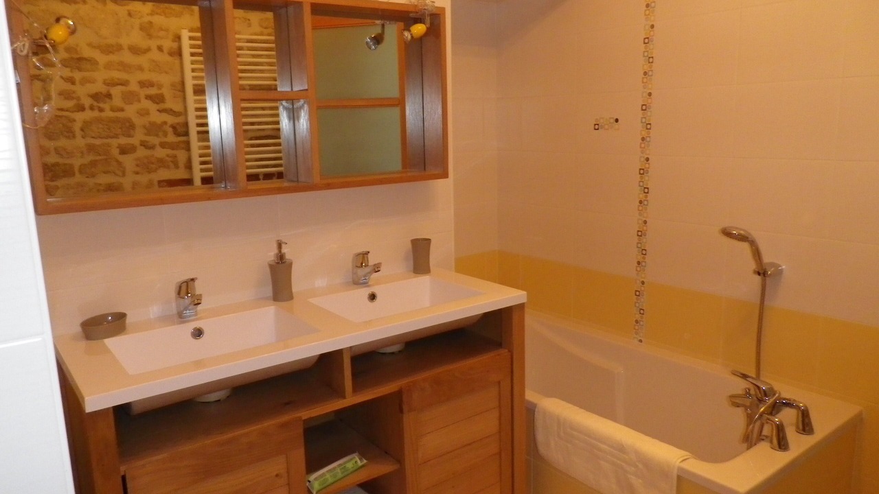 Photo of Bathroom in Saint-Pierre-le-Vieux