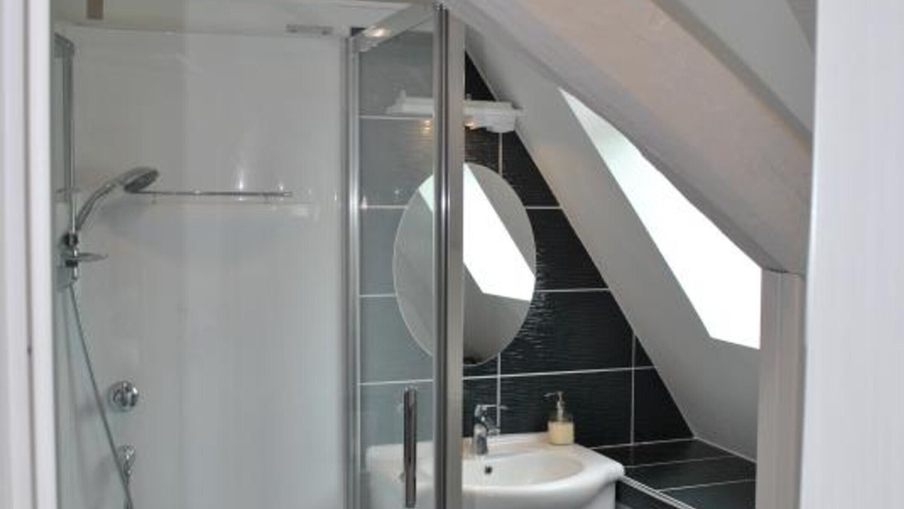 Photo of Bathroom in Veigne