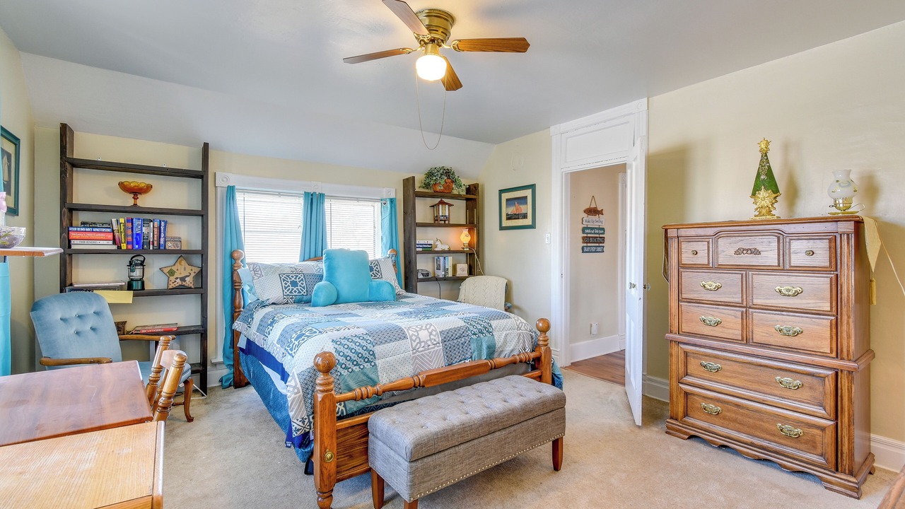 Photo of Bedroom in Manitowoc