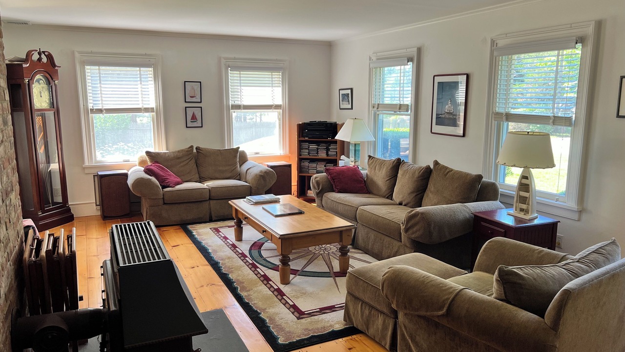 Photo of Livingroom in East Marion