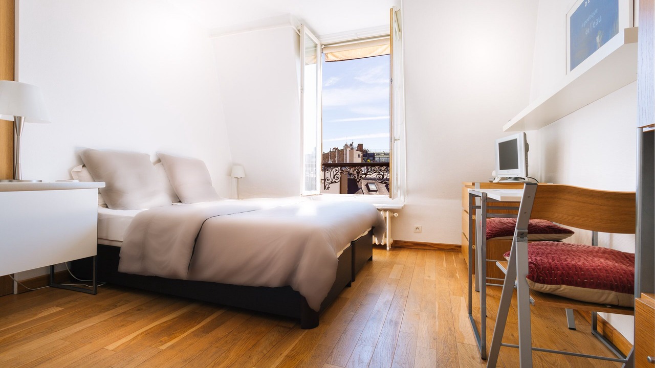 Photo of Bedroom in 8th Arrondissement
