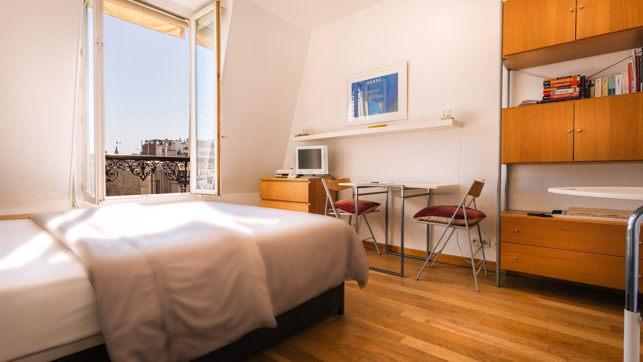 Photo of Bedroom in 8th Arrondissement