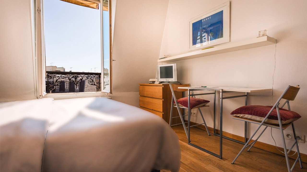 Photo of Bedroom in 8th Arrondissement