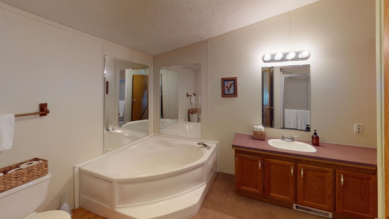 Photo of Bathroom in Nelsonville