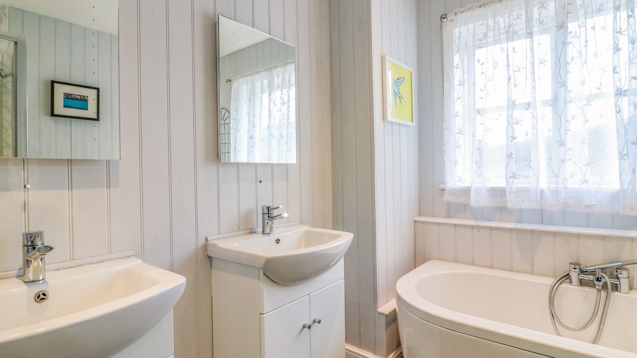 Photo of Bathroom in West Bay