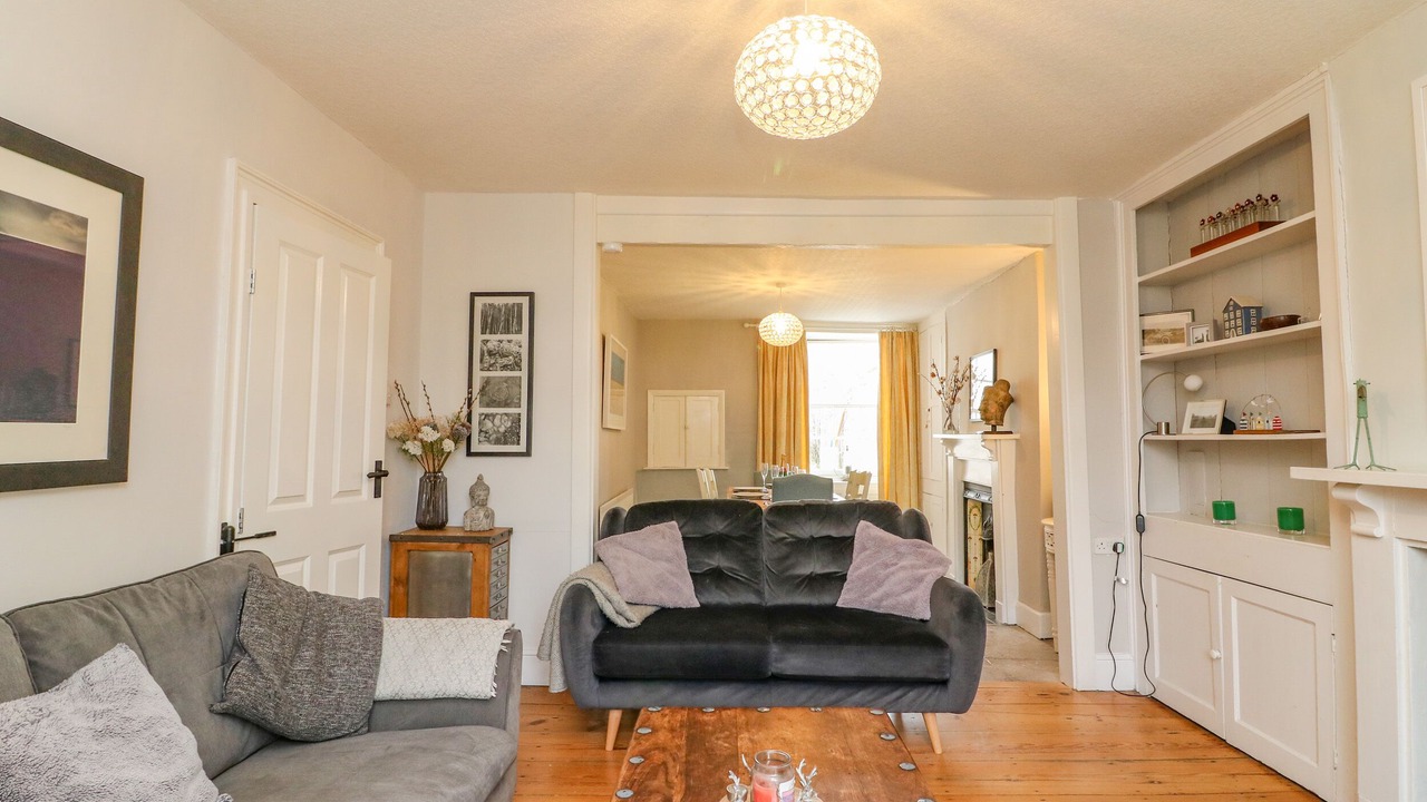 Photo of Livingroom in West Bay
