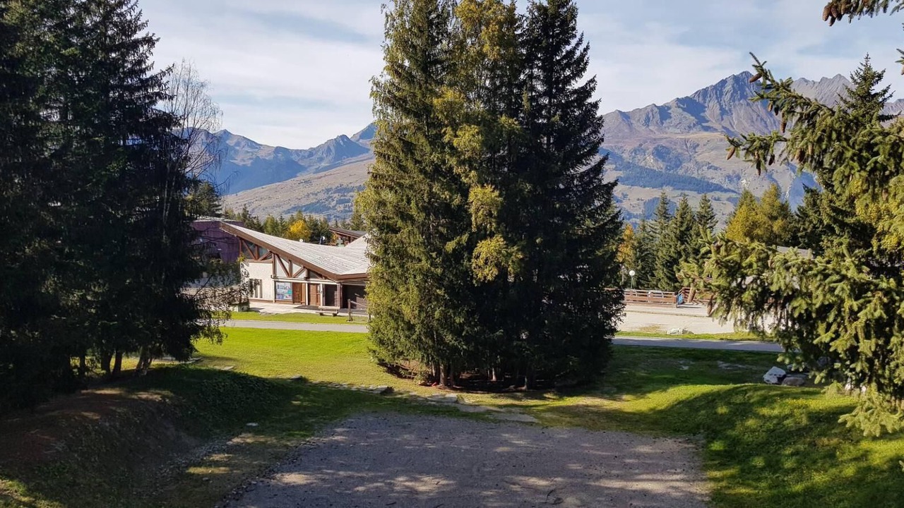 Photo of Outdoor in Arc-1800