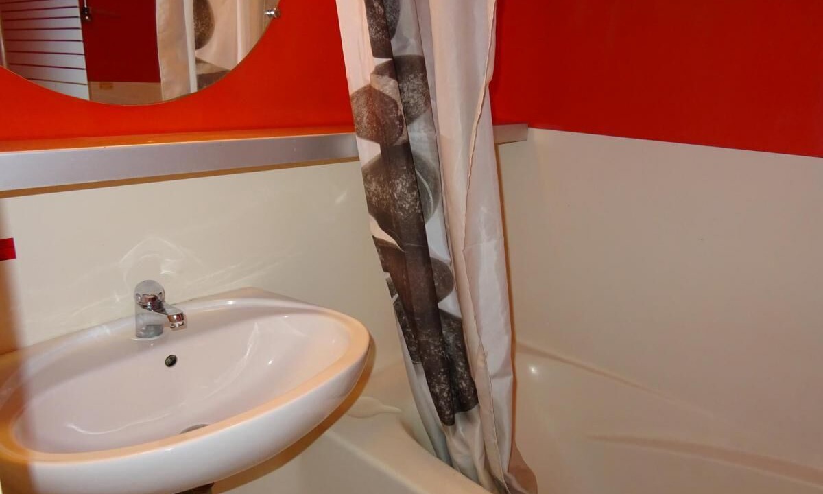 Photo of Bathroom in Arc-1800