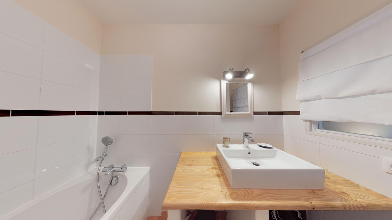Photo of Bathroom in Fabrezan