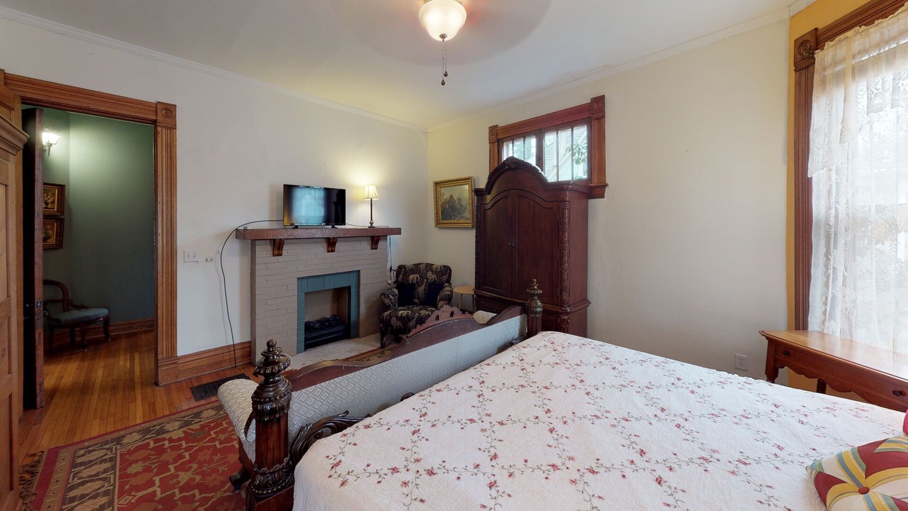 Photo of Bedroom in Nelsonville