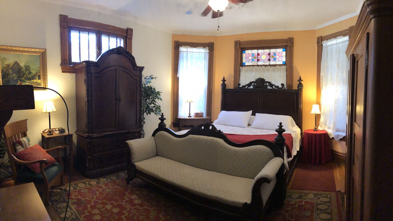 Photo of Bedroom in Nelsonville