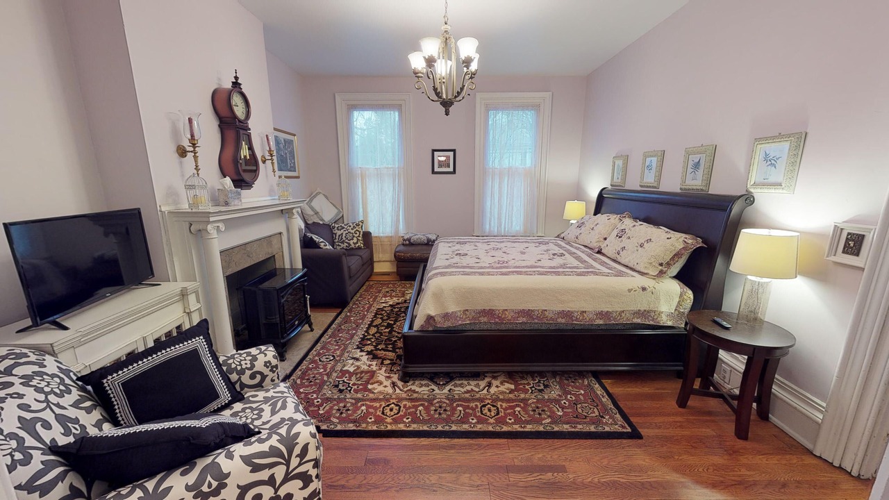 Photo of Bedroom in Nelsonville