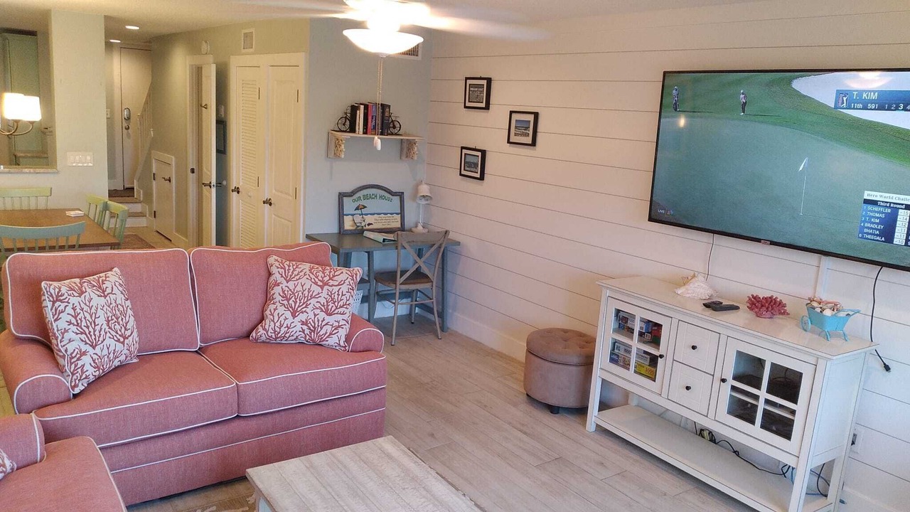 Photo of Livingroom in Crescent Beach