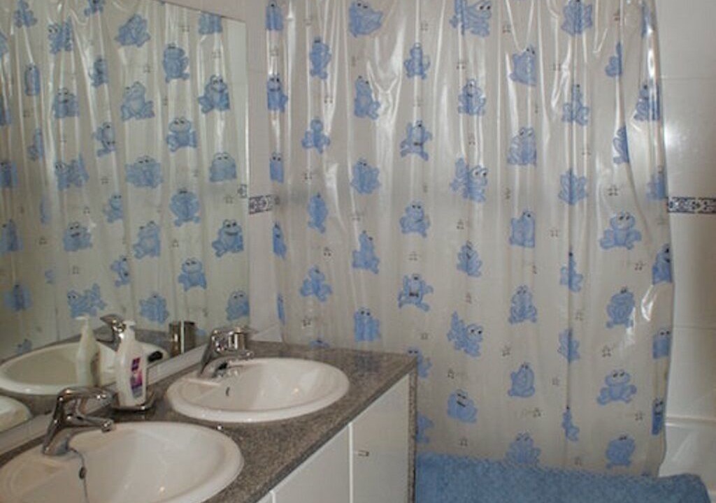 Photo of Bathroom in Lanhelas